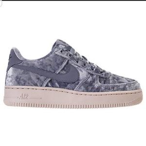 NIKE AIR FORCE 1 LV8 SIZE 6.5 WOMENS